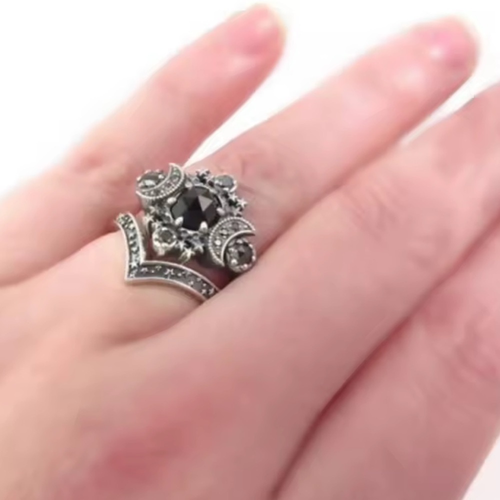 Exequisite Celestial Noir Black Moonstone Star Ring - Picture 4 of 6
